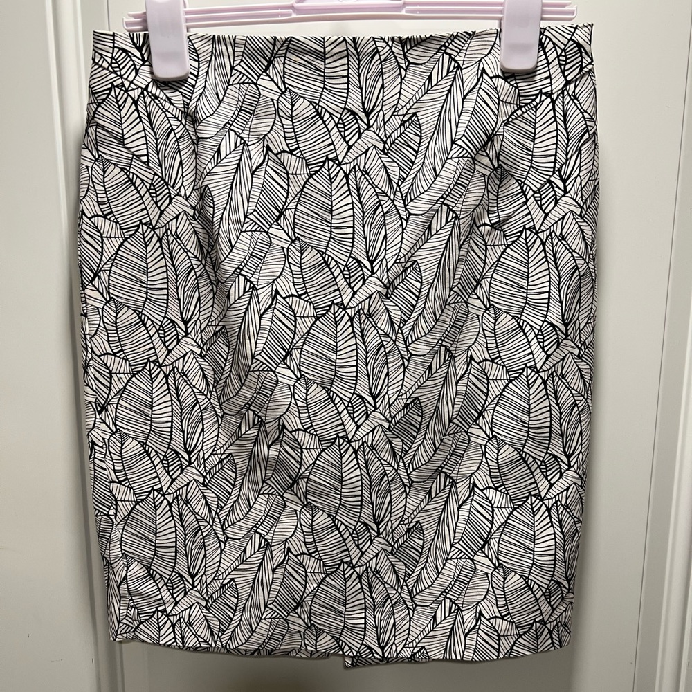 DALIA SIZE 8 SKIRT****NEW W/0 TAGS****
